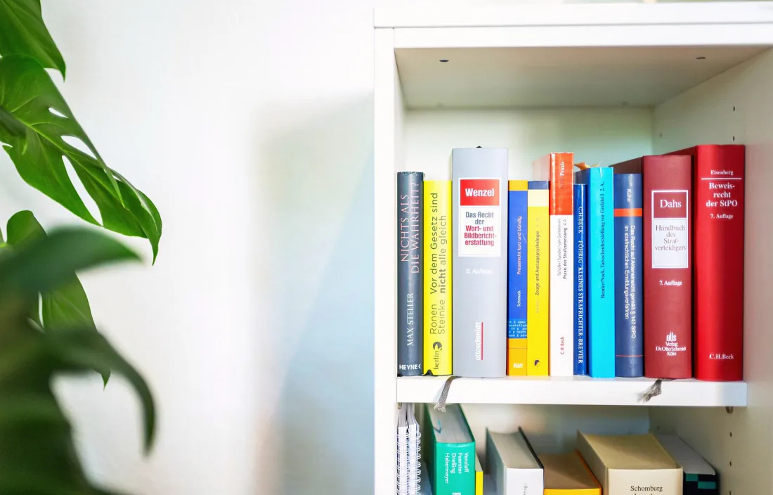 Strafrechtliche Fachliteratur in der Kanzlei — Kommentare und Handbücher zum Straf- und Strafprozessrecht